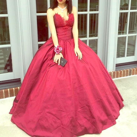 Dress - Picture 1 of 1